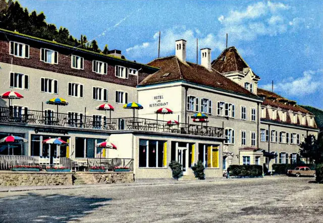 Früher gab es in dem Kurhotel eine Badeanstalt, das erste Freibad in der Region am Semmering, gleich neben der Kirche in Maria Schutz. | Foto: Ansichtskarte