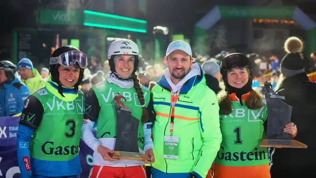 VKB-Chef Markus Auer (3. v. l.): „Sportler sind für uns wichtige Zugpferde und Motivatoren. Mit ihrer Leistungsbereitschaft sind sie Vorbilder für Wirtschaft und Gesellschaft, weil sie zeigen, dass sich konsequente Leistung und richtiger Einsatz lohnen.“ | Foto: VKB