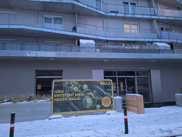 Das Plakat vor dem Geschäftslokal steht bereits seit Monaten. | Foto: z. V. g. 