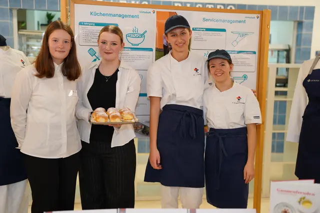 Besucher wurden bestens bewirtet.  | Foto: Birgit Gehrke