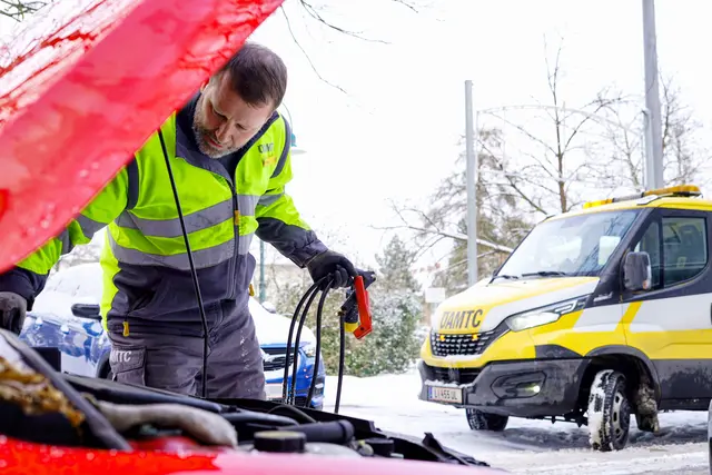 Schwache, leere oder defekte Batterien sind die häufigste Pannenursache. | Foto: ÖAMTC