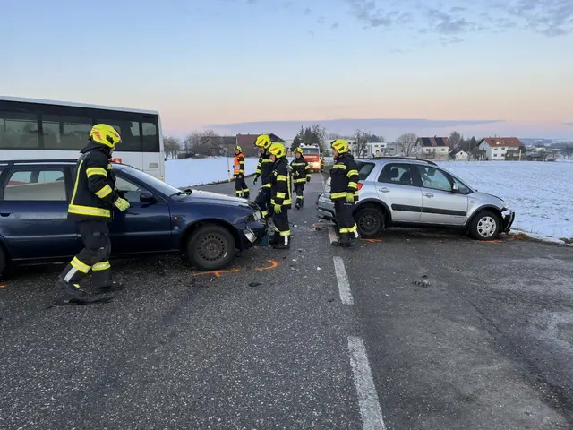 Der erste Unfall ereignete sich noch bei Tageslicht. | Foto: FF Neuhofen im Innkreis