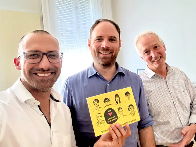 Dietmar Csitkovits (links) als gewählter Vertreter des Bürger- und Bürgerinnenrats bei SPÖ-Bundesgeschäftsführer Klaus Seltenheim. | Foto: BLOP