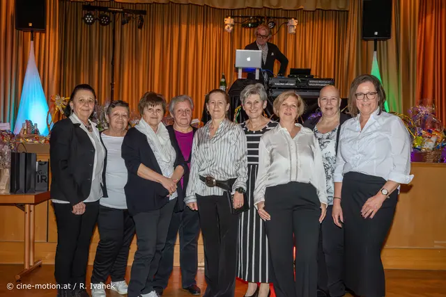 Die Damen des Vereins "Wir Niederösterreicherinnen Ortsgruppe Moosbrunn", die den Abend organsierten. | Foto: cine-motion.at / R. Ivanek