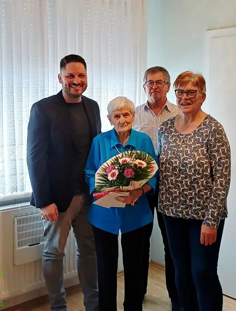 Auf dem Foto: Thomas Niklos, Veronika Kautz, Sohn Ewald Kautz, Anneliese Kautz | Foto: Thomas Niklos