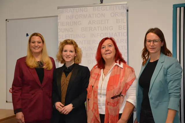 Frauenministerin Eva-Maria Holzleitner besuchte gemeinsam mit Landesrätin Daniela Winkler die Frauenberatungsstelle Oberpullendorf und informierte sich über deren Angebote. | Foto: Rosenberger Victoria