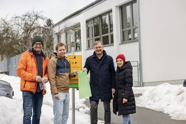V.l.n.r Bauhofleitung Johann Etzinger, Umweltstadtrat Lukas Oberwagner, Bürgermeister Bernhard Zwielehner und Eva Frauscher aus dem Umweltreferat der Stadtgemeinde | Foto: Julia Haase / Stadtamt Ried