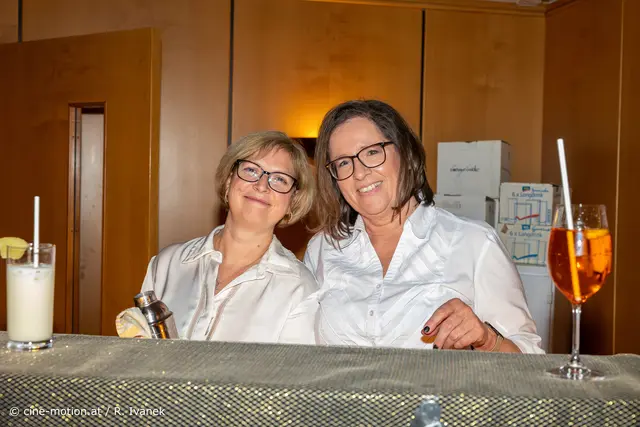 Sandra Hampölz und Anita Czerny - Sie sorgten für die köstlichen Bargetränke. | Foto: cine-motion.at / R. Ivanek