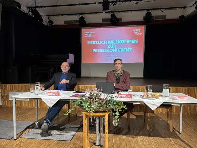 Vorstandsvorsitzender August Schmölzer (l.) und der künstlerische Leiter Thomas Sobotka. | Foto: MeinBezirk/Katrin Löschnig