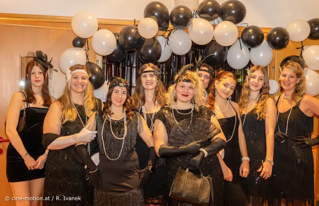 Die Charleston Girls aus Moosbrunn - 9 Junge Frauen im Stil der 20ziger Jahre. | Foto: cine-motion.at / R. Ivanek