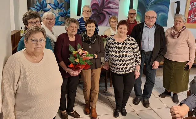 Die Jubilarin Berta Frohner (85. Geburtstag) ist auf dem Foto mit den Blumen als Vierte von links zu sehen! | Foto: privat