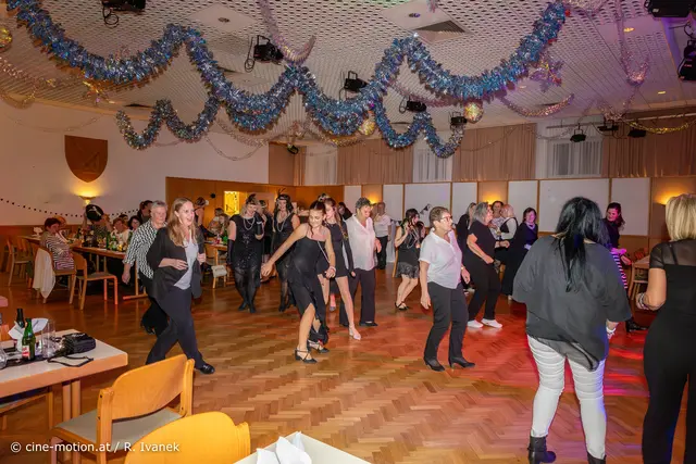Auch Line-Dance gehörte zum Repertoire der Ladies. | Foto: cine-motion.at / R. Ivanek
