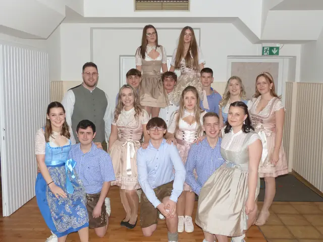 Die Jugend studierte eine beeindruckende Polonaise ein und setzte damit am Beginn des Balles das perfekte Zeichen für eine traumhafte Partynacht.  | Foto: Vanessa Wittmann