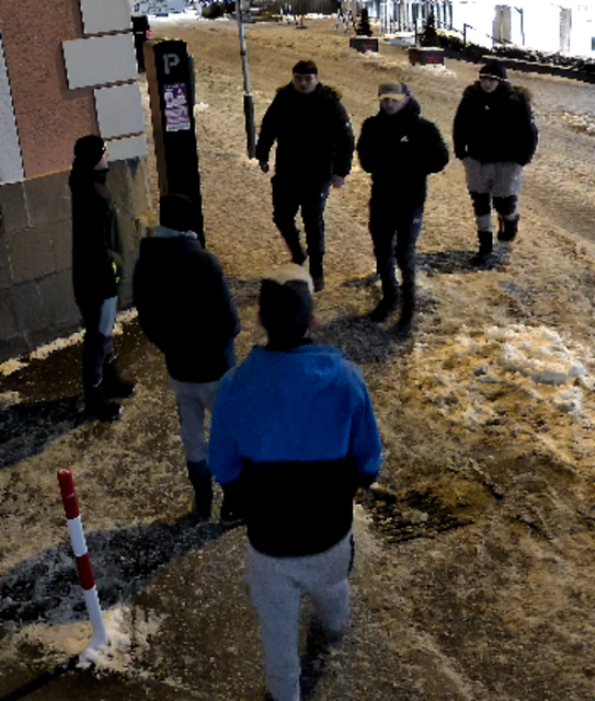 Am 14.01.2026 wurden in St. Johann in Tirol insgesamt fünf britische Staatsangehörige im Alter zwischen 17 und 24 Jahren festgenommen. | Foto: LPD
