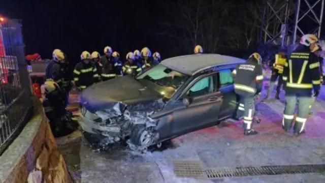 In den frühen Morgenstunden des 18. Jänners 2025 kam es in Wieselburg zu einem Verkehrsunfall.  | Foto: DOKU NÖ 