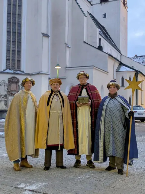 Dass Stefan Glaser und seine Freunde das Vorstellungsbild mancher von den Heiligen Drei Königen nicht treffen, stört den 42-Jährigen wenig. | Foto: Glaser