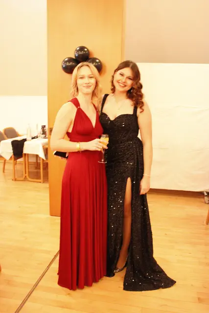 Kiara Osmancevic und Katharina Stephan,
fanden das Eintanzen besonders schön | Foto: Anna Seymann