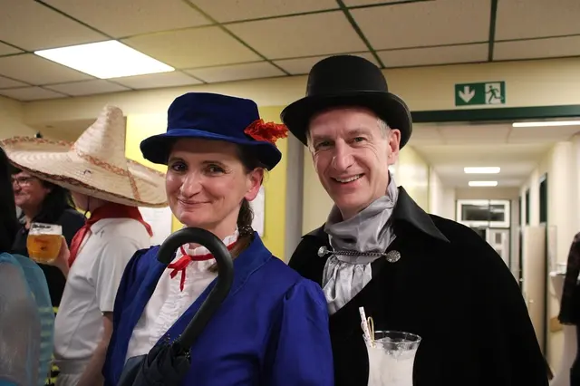 Prämiert wurde die Verkleidung Mary Poppins und Mr. Banks von Theresa und Stephan | Foto: mc