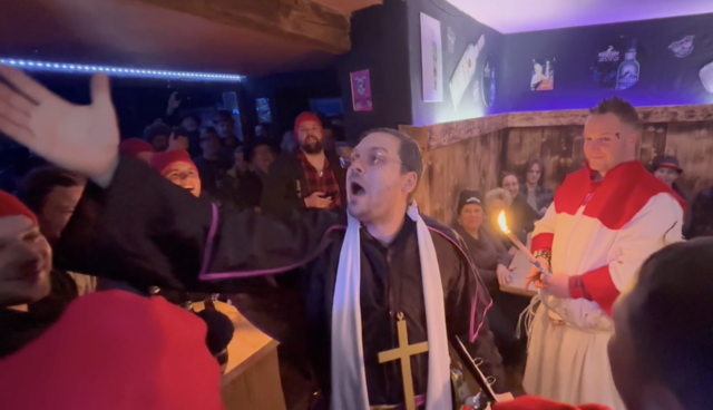 Von der Saubuam-Bar bis zu den Lumpn, am Ende der mehrstündigen Tour, hörte man: „Trinkt nur einmal, dann wird unsere Leber garantiert nicht mehr gesund.“