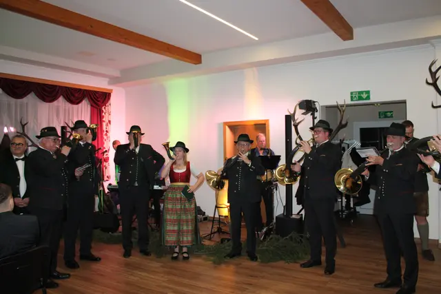 Die Jagdhornbläser gaben viele Stücke zum Besten. | Foto: Anika Paul