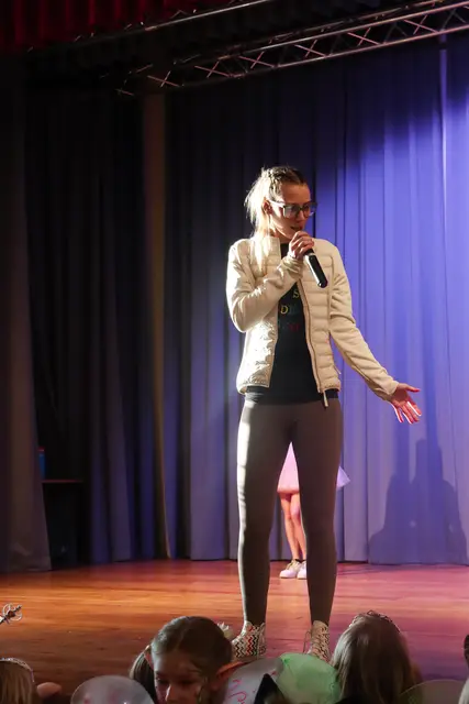 Schon Lixis Papa begeisterte früher die Kinder beim Fasching – eine Tradition, die bis heute weiterlebt. | Foto: Alejandra Ortiz