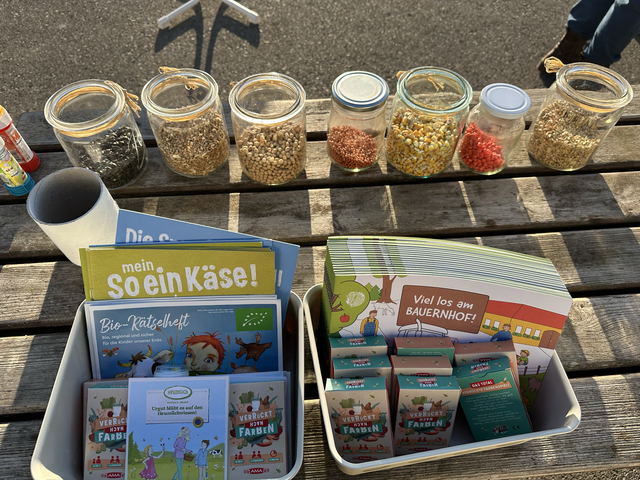 Beim Kinderrätsel erkannten die Kinder verschiedene Getreidesorten und Eiarten mit viel Begeisterung | Foto: Jana Zuser