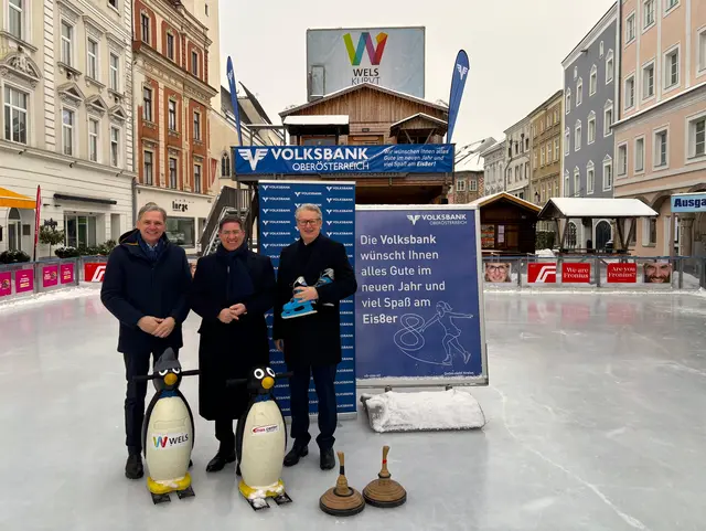 Peter Jungreithmair (Geschäftsführer Wels Marketing &amp; Touristik GmbH), Bürgermeister Andreas Rabl (FPÖ) und Volksbank-Vorstandsdirektor Andreas Pirkelbauer. | Foto: WMT