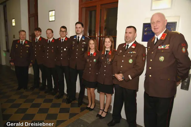 Das Empfangskomitee der FF Gleisdorf  | Foto: Gerald Dreisiebner