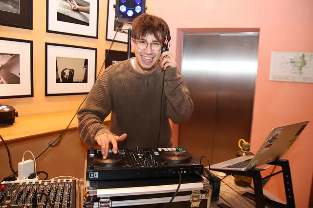 DJ MTZ Matthias "Matze" Huber sorgte für Party-Klänge.