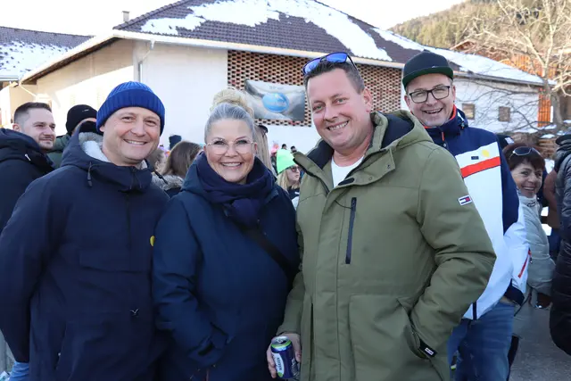 Begeistert vom Umzug: Thomas, Annette, Markus und Simon. | Foto: Kendlbacher