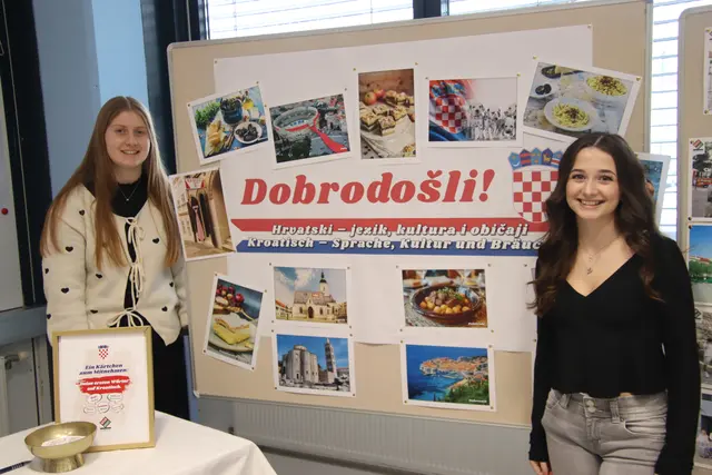 Carolina Fritz (links) und Linda Pichler an der Kroatisch-Station. | Foto: Martin Wurglits