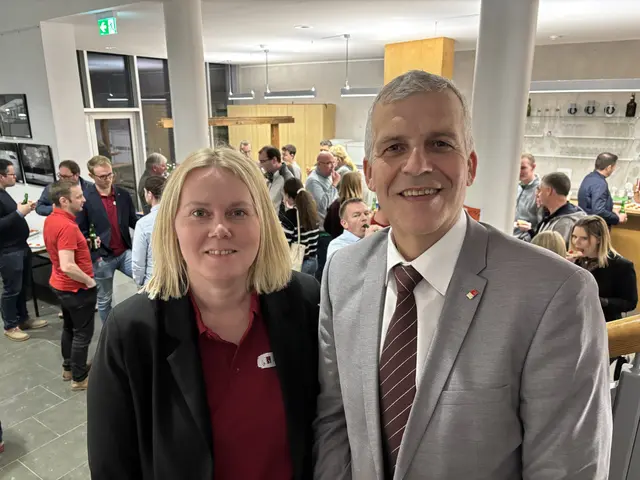 Bezirksobfrau Stefanie Meiseleder mit Roland Fellner, Vizepräsident des OÖ Blasmusikverbandes. | Foto: MeinBezirk/Staudinger