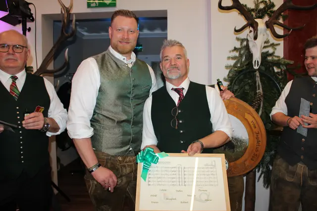 Der bisherige Obmann Franz "Ferry" Halvax (re.) mit seinem Nachfolger Florian Kulovits. | Foto: Anika Paul