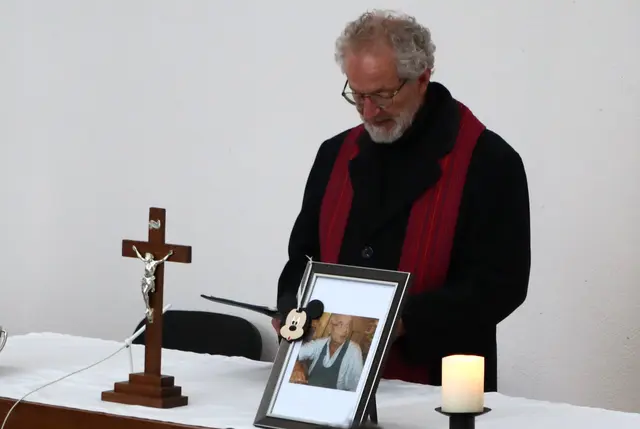 Pfarrer a.D. Andreas Gerhold leitete die Trauerfeier