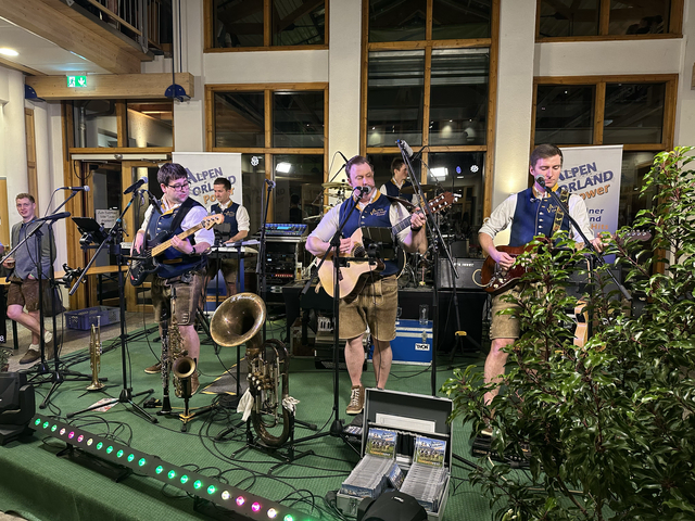 Für die Musikalische Unterhaltung sorgte Alpenvorland Power. | Foto: Jana Zuser