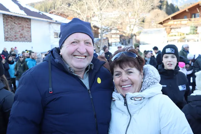Hubert Kirchmair (Altbgm. von Ampass) mit Helga ließen sich den Umzug nicht entgehen. | Foto: Kendlbacher
