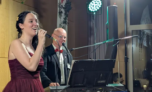 Die Live-Band "Broadway" erfreute mit musikalischen Evergreens routiniert das Lainzer Ballpublikum. | Foto: Reinhard Heiserer/Jugend Eine Welt