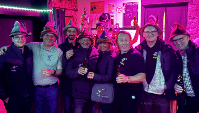 Die Vogler aus Telfs starteten bei den Rietzer Voglern und kamen auch bei der Saubuam-Bar (Foto) nicht vorbei.