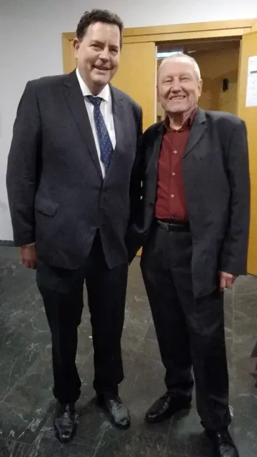 Fritz Brozek (r.) und Klaus Leichtfried, der in der Pfarre Am Lainzerbach Tätigkeiten als Mesner, Lektor und Kommunionspender übernimmt. | Foto: Mathias Kautzky/MeinBezirk