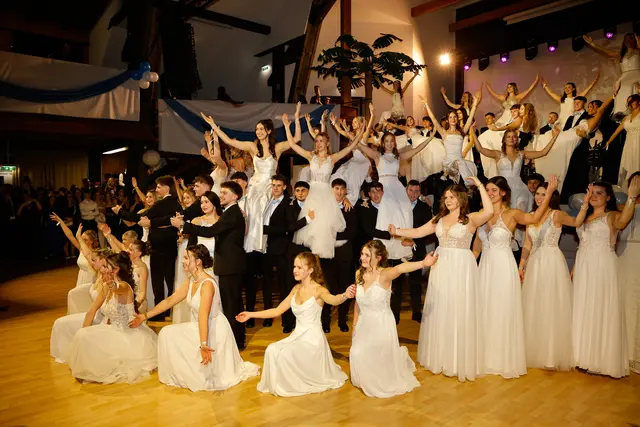 Gelungener Start mit der Polonaise. | Foto: Mlakar Media