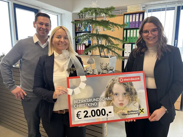 Gerald Leeb, Monika Leeb (beide MAP Pamminger) und Katerina Zigova (MeinBezirk Salzkammergut). | Foto: MeinBezirk/K. Müller