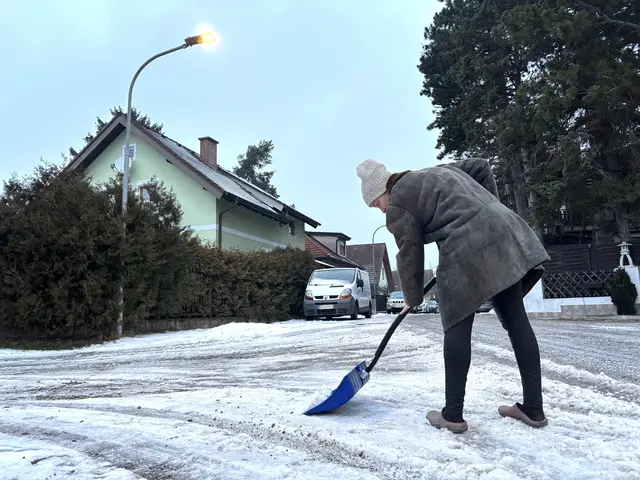 Auch private Liegenschaftseigentümer müssen für sichere Gehwege sorgen. Selbst wenn kein Gehsteig vorhanden ist.  | Foto: MeinBezirk/Seebacher