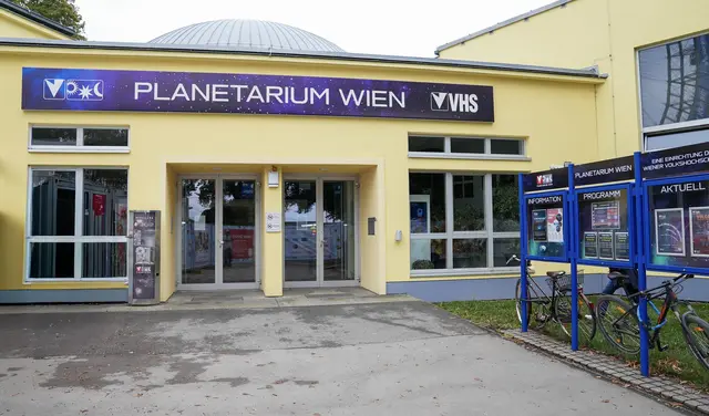 Einen romantischen Abend unter dem schönsten Sternenhimmel der Stadt gibt es im Planetarium Wien (2., Oswald-Thomas-Platz 1). | Foto: Andreas Pölzl/MeinBezirk