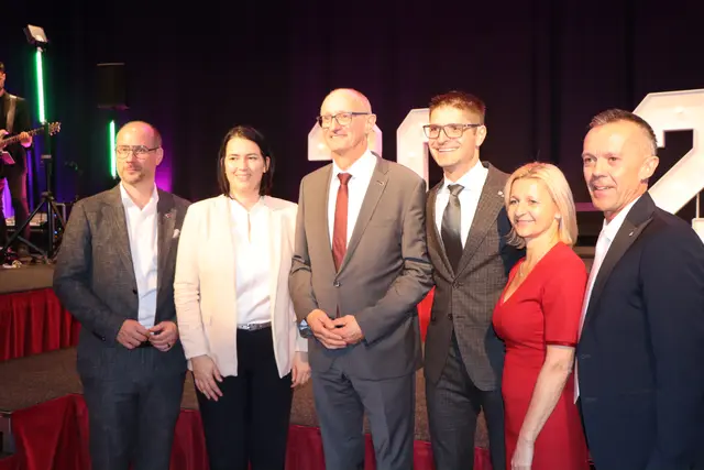 LR Mario Gerber, WK-Präsidentin Barbara Thaler, LH Anton Mattle, WK-Obmann Michael Gitterle, Direktorin Evelyn Geiger-Anker und Otmar Ladner. | Foto: Thomas Seelos