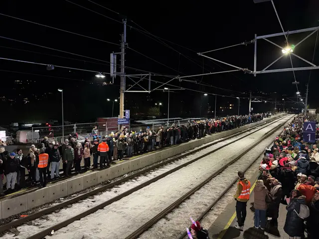 In den Spitzenzeiten waren die Züge im 7,5-Minuten-Takt unterwegs, 80.000 zusätzliche Sitzplätze standen bereit.