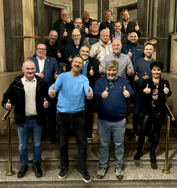 Betriebsräte der Nahrungs und Genussmittelindustrie. Im Vordergrund Bild Mitte Verhandlunsleiter Roland Pascher und Wirtschaftssekretär der GPA Bernhard Hirnschrodt | Foto: Roland Pascher