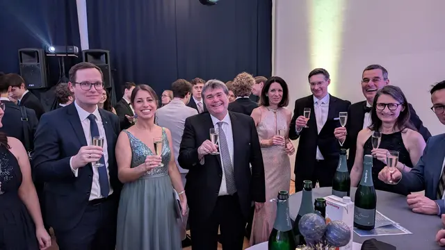 Die zahlreichen Ehrengäste, darunter Bezirkshauptmann Stefan Grusch, verbrachten einen gemütlichen Abend. | Foto: BG Horn