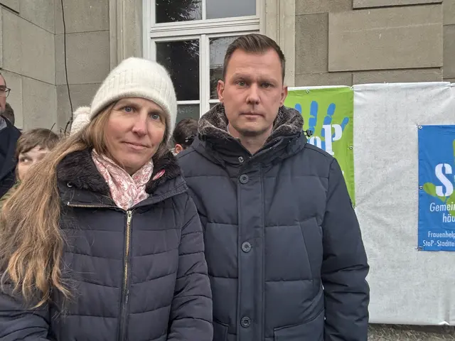 Organisierten gemeinsam die Gedenkfeier: Die Frauenberatungsstelle Leibnitz mit Nascha Berger und Bürgermeister Daniel Kos | Foto: MeinBezirk/W. Fischer