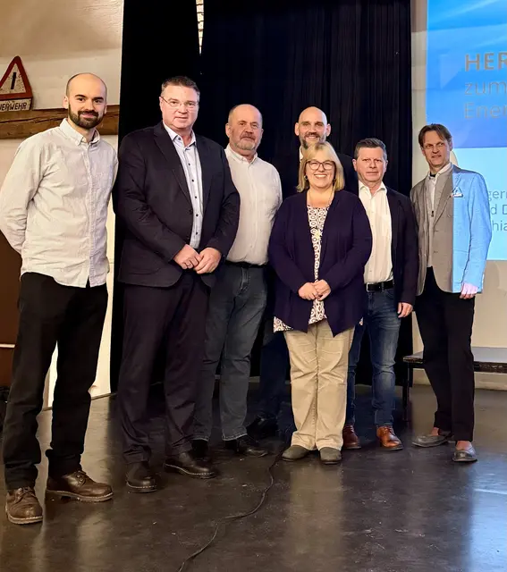 Regionsmanager Kleinregion Ebreichsdorf David Dorfner, Bgm. Abg. z. NR Wolfgang Kocevar, GR &amp; EEG Obmann Stv.Hans Hochwarter, STR Jürgen Schöny, GR &amp; EEG Obmann Stv. Hannelore Krycha, GR &amp; EEG Obamnn Christian Wenk, Beratungsbüros im plan tat Energieexperte Matthias Zawichowski. | Foto: Stadtgemeinde Ebreichsdorf
