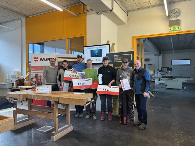 Gerhild Samonik von der Wirtschaftskammer Kärnten, Simon Tödtmann von der Fachberufsschule Spittal, Direktorin Claudia Körbler, Christof Doboczky von der Talente Akademie und Holzbauinnungsmeister Fritz Klaura als Moderator waren mit dabei. | Foto: MeinBezirk.at/Alen Grabic